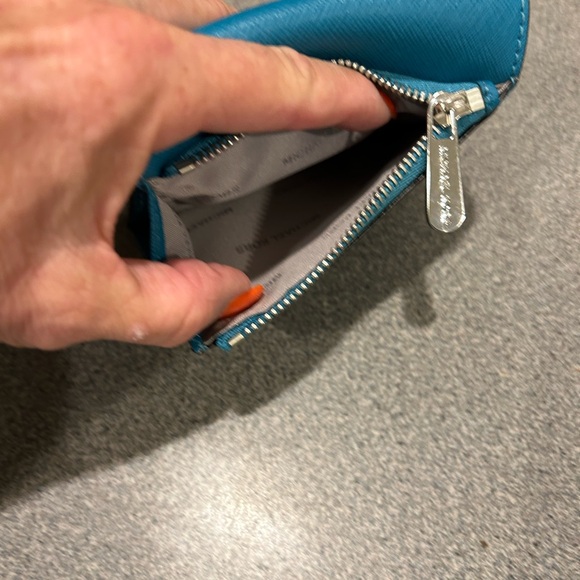 Michal Kors Saffiano leather teal wallet - Picture 8 of 11